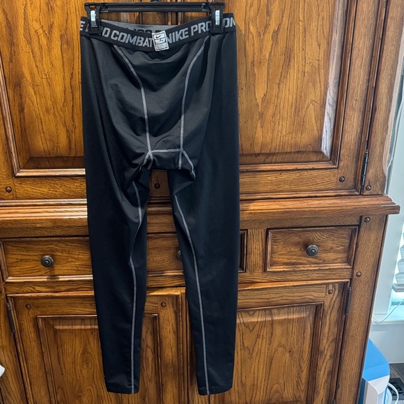 Nike Pro Combat Black Tights - Picture 3 of 5